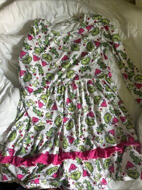 Kids' White & Green Grinch Print Long-Sleeve Dress with Pink Accents